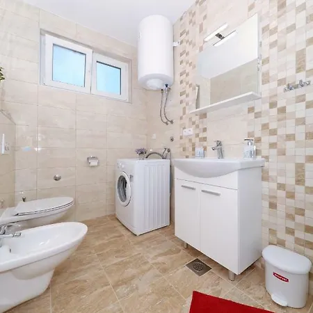 Apriori - Free Parking * Zadar