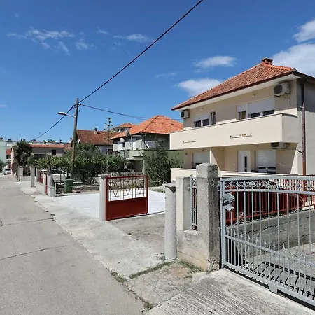 Apriori - Free Parking * Zadar