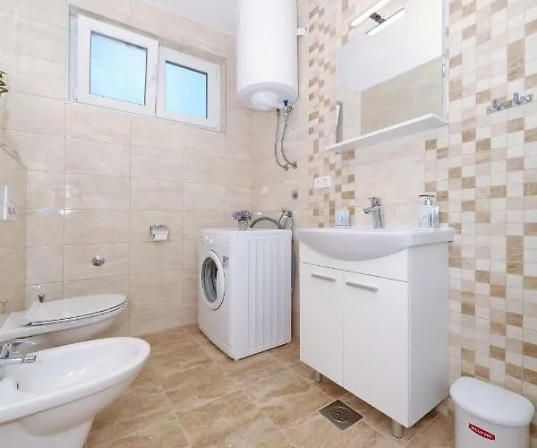 Apriori - Free Parking * Zadar