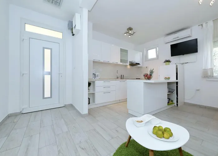 Apriori - Free Parking * Zadar