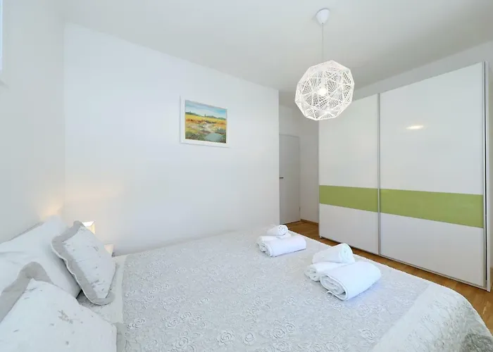 Apriori - Free Parking 扎达尔